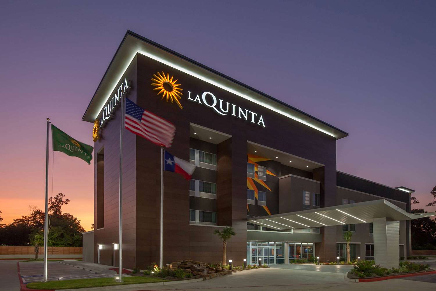 La Quinta Inn & Suites by Wyndham Houston East at Sheldon Rd 2/52