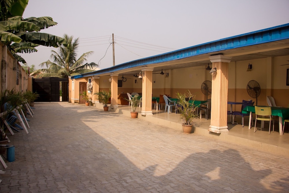 Castle City Resort & Suites Annex 2/8