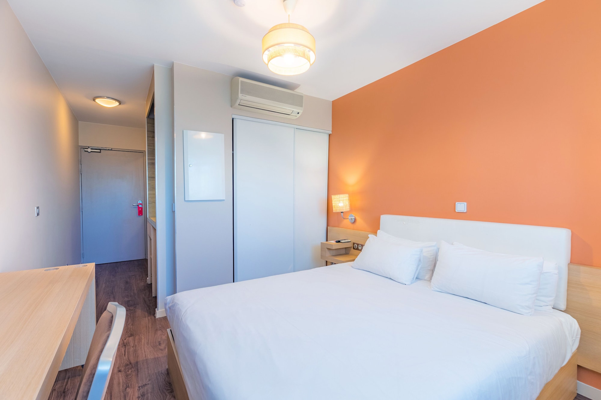 STUDIO, DOUBLE BED