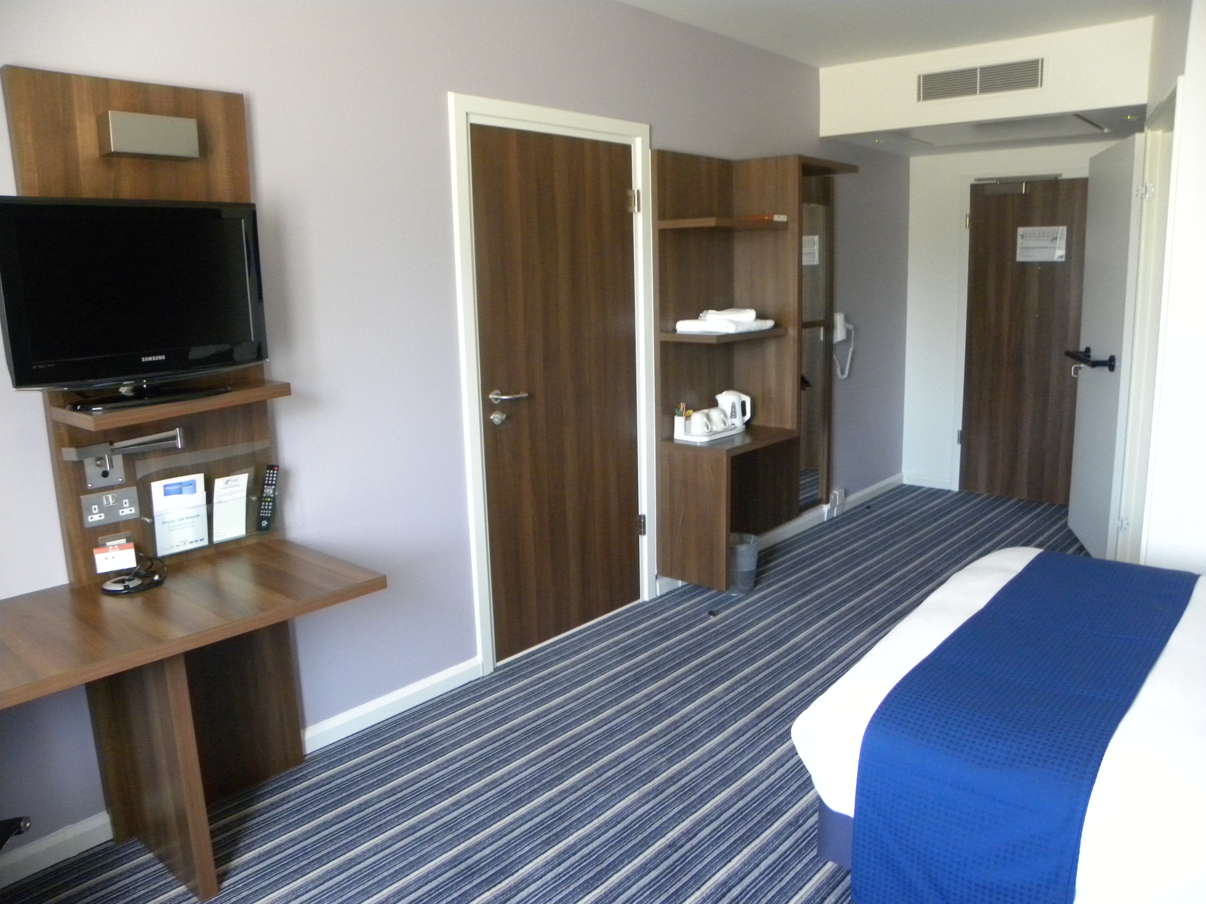 HOLIDAY INN EXPRESS COLCHESTER 11/33