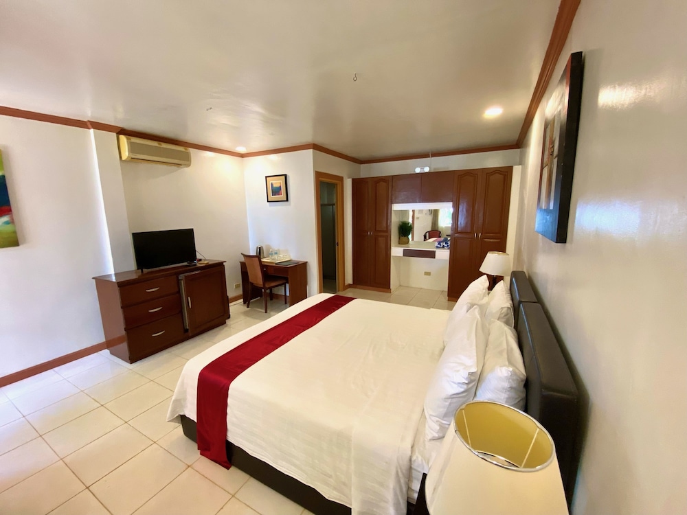 Anda White Beach Resort 25/64