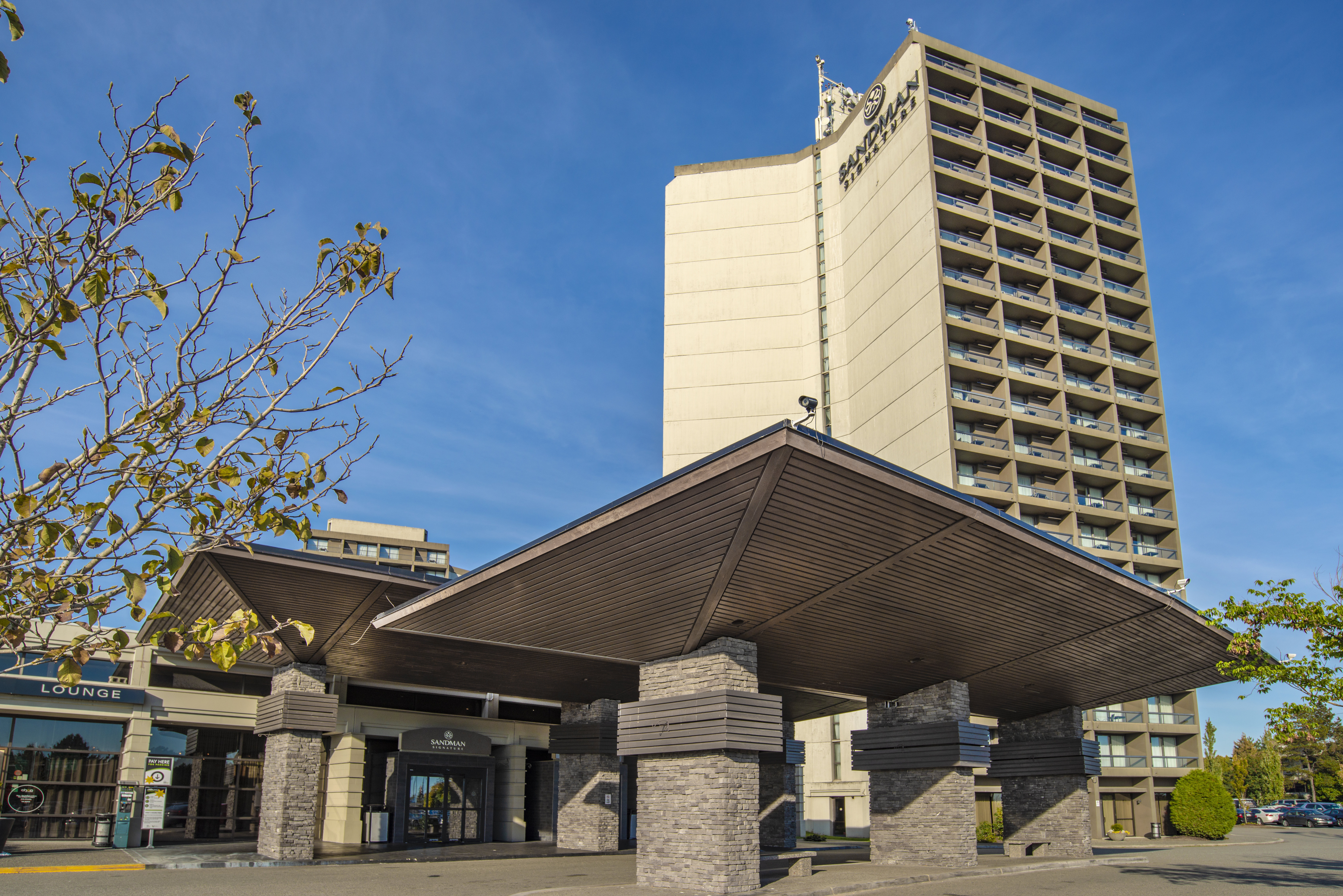Sandman Signature Vancouver Airport Hotel 7/77