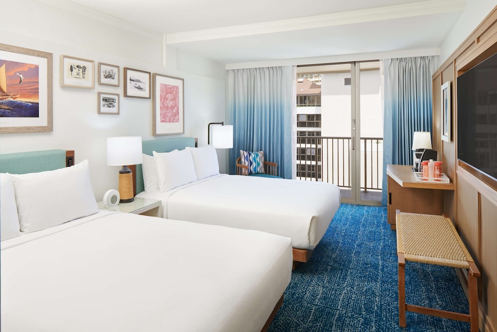 CLUB, 2 QUEEN BEDS, PARTIAL OCEAN VIEW