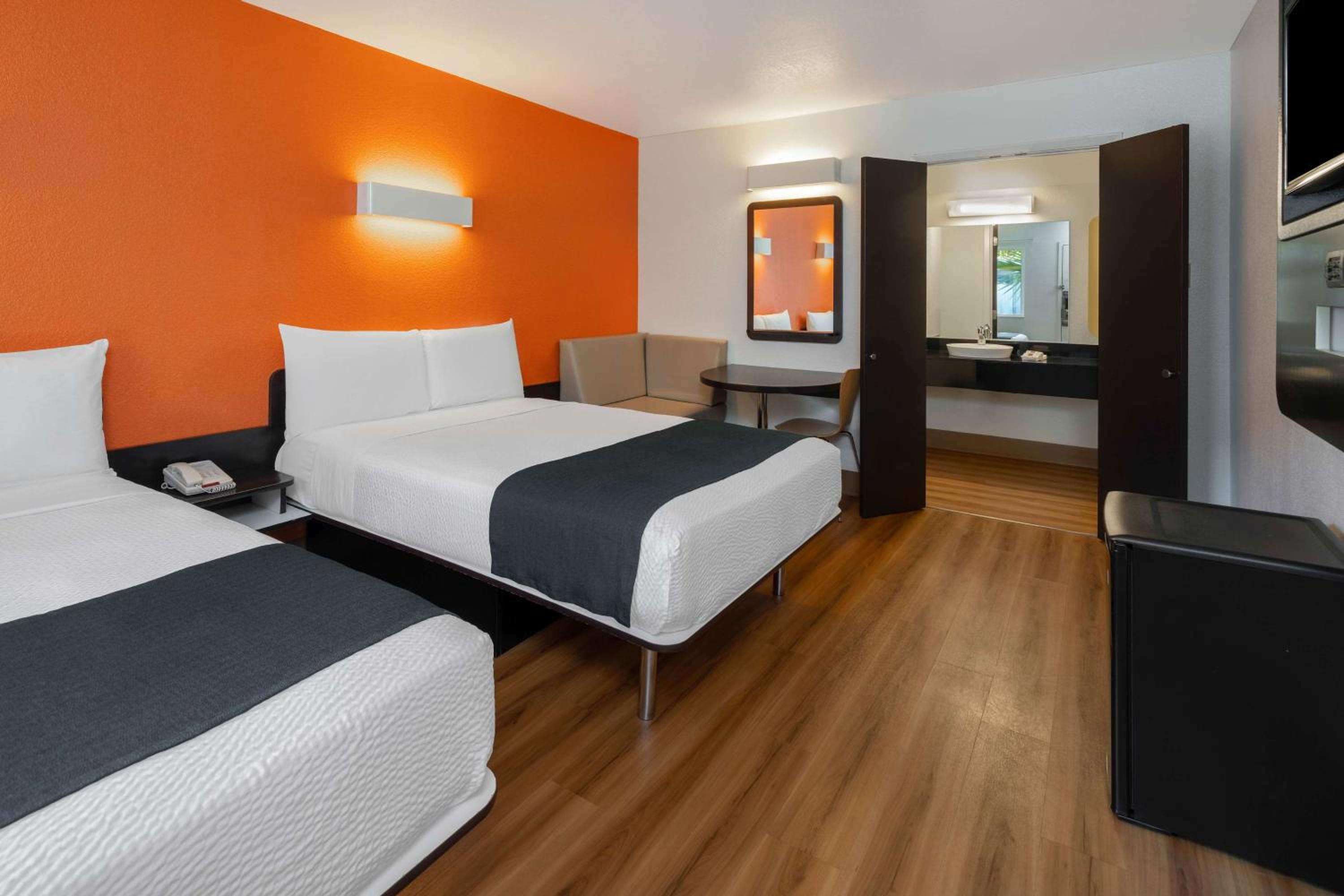 Room, Quadruple
