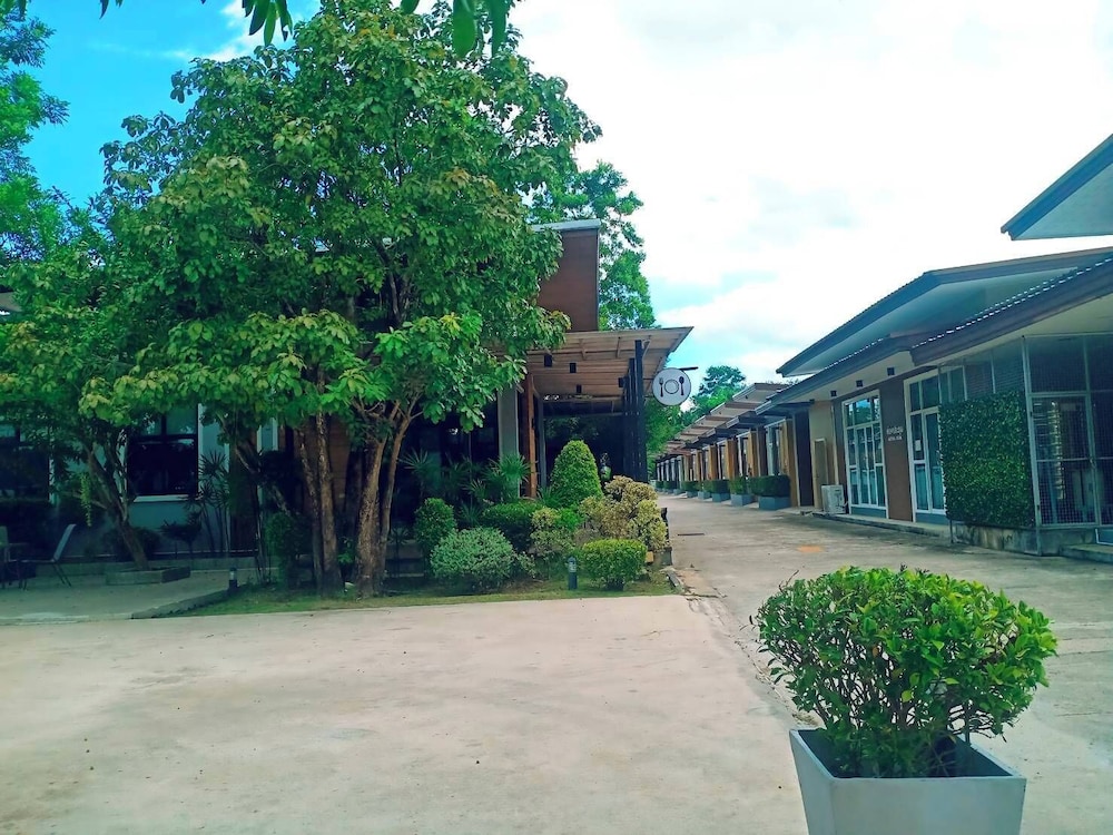 Seree Grand Resort 62/64