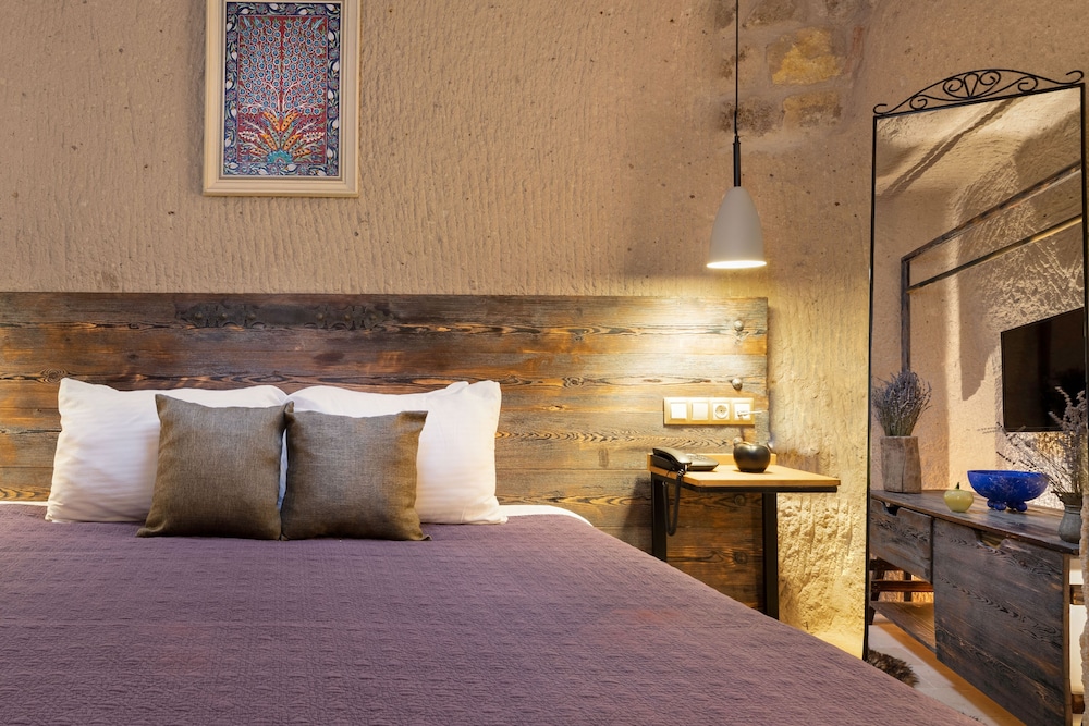 Valley, Superior, Queen Bed