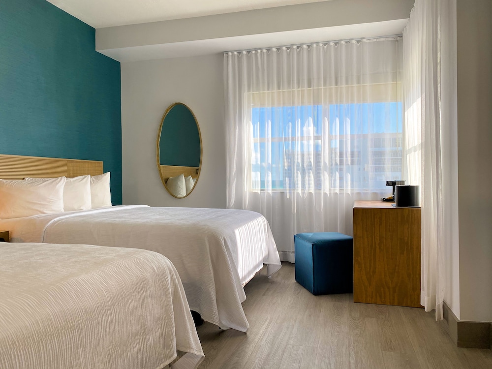 Marseilles Hotel 25/75