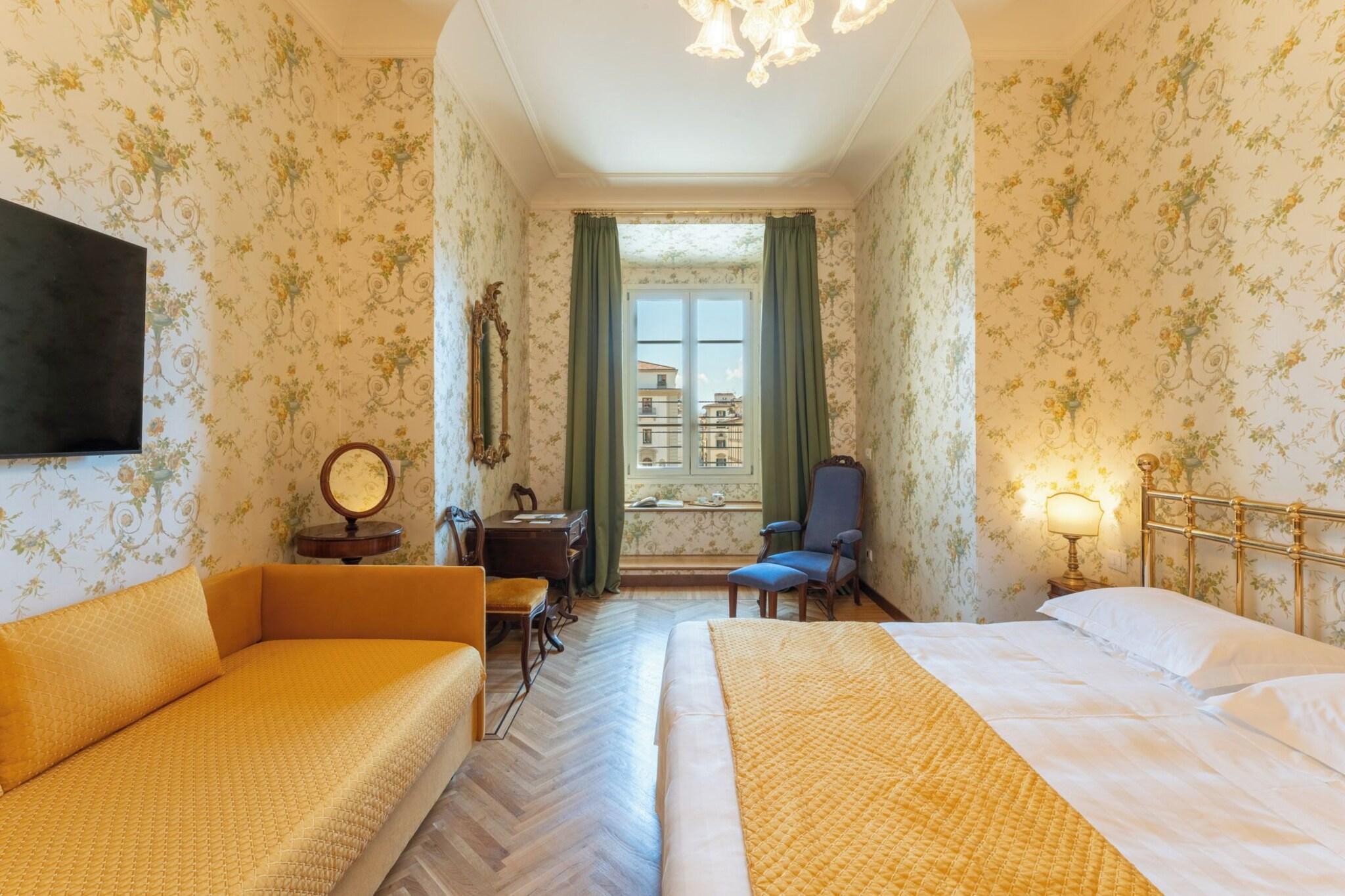 DELUXE, DOUBLE BED