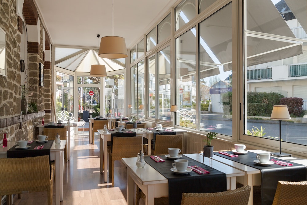 INTER-HOTEL LE SAINT PIERRE 38/50