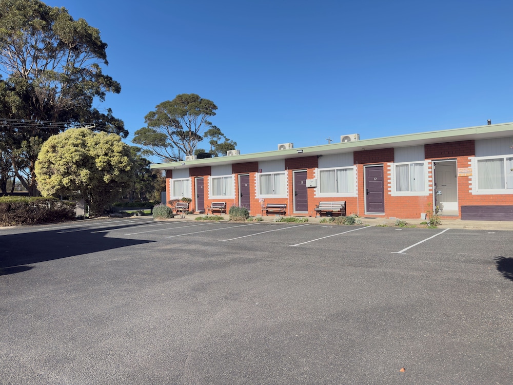 Beachcomber Motel And Apartments 57/63