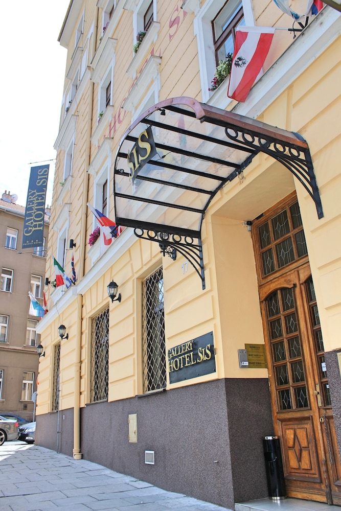 Gallery Hotel Sis 3/36