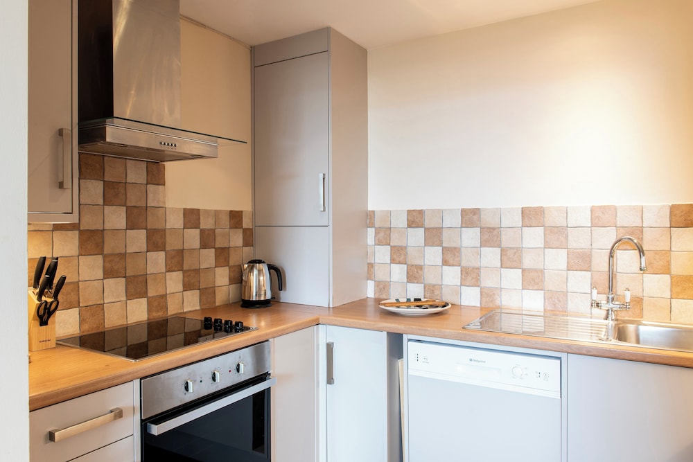 SACO Reading - Castle Crescent 60/64