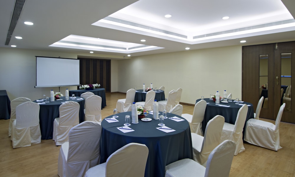 Clarks Exotica Convention Resort Spa 60/70