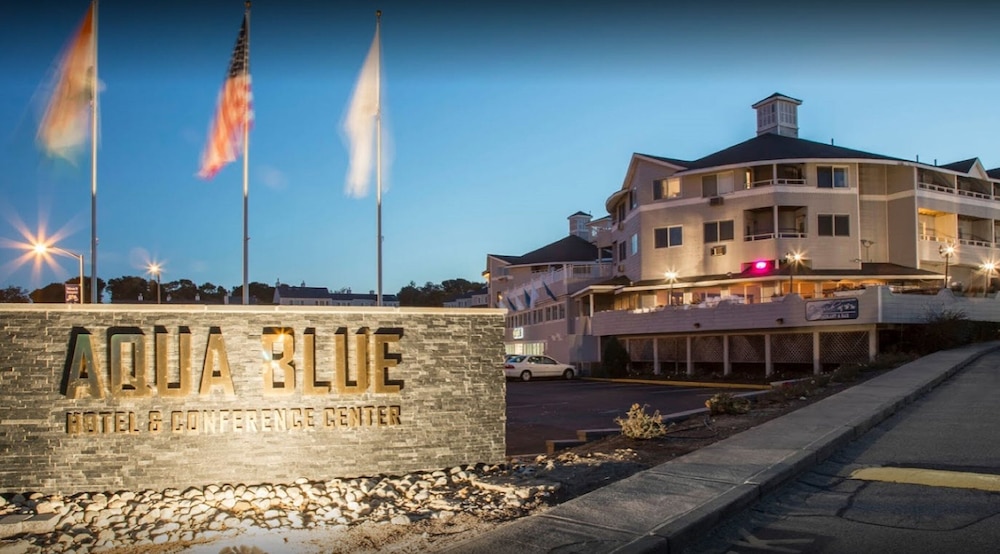 Aqua Blue Hotel & Conference Center 56/61