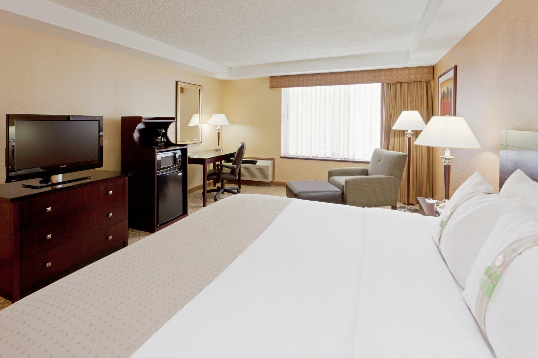 Armoni Inn and Suites 14/57