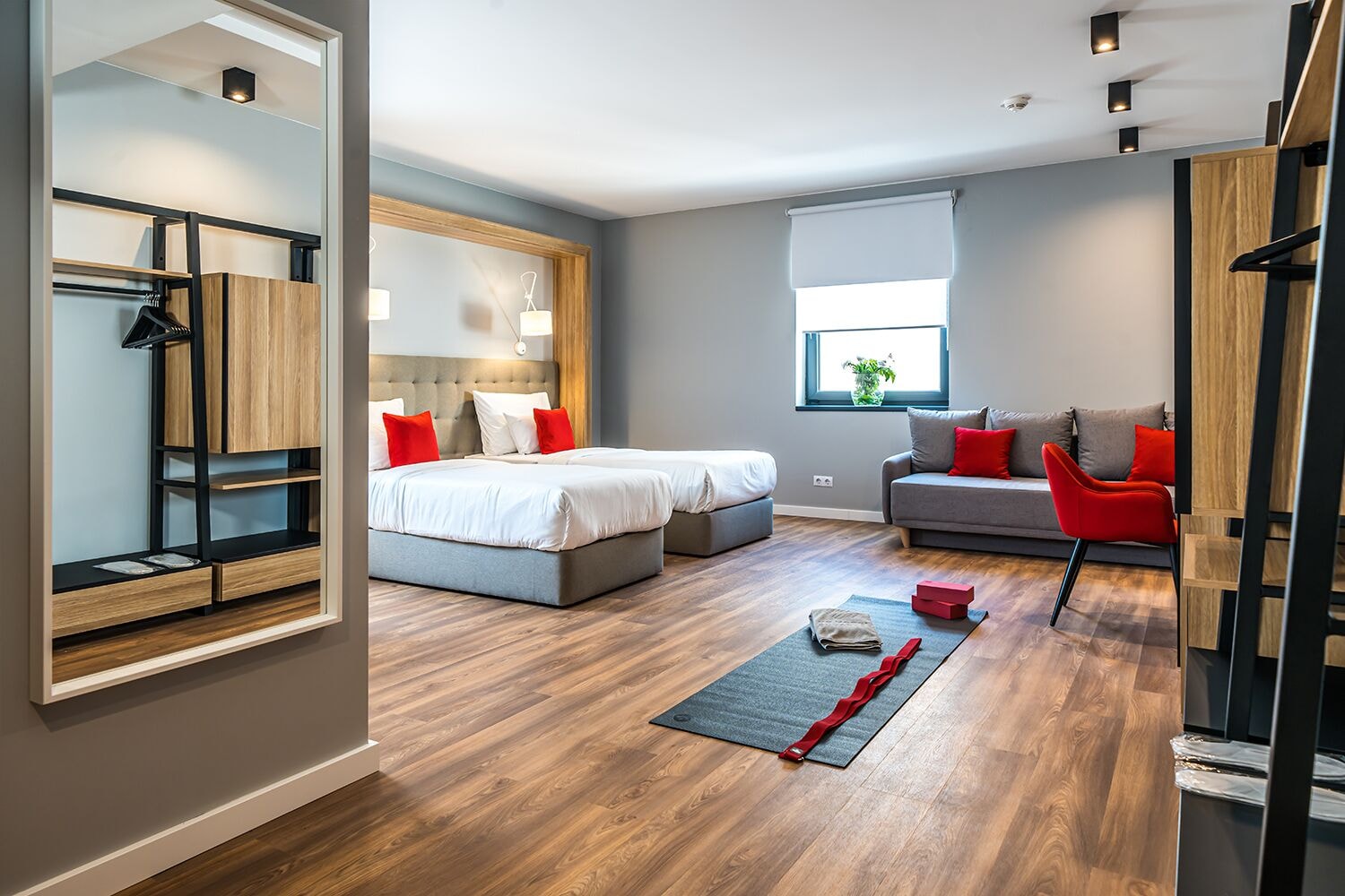 STUDIO, DOUBLE OR TWIN BED