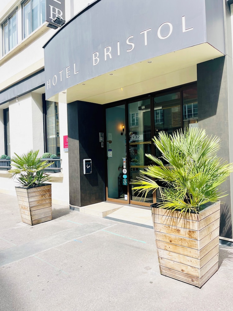 Hotel Le Bristol 55/61