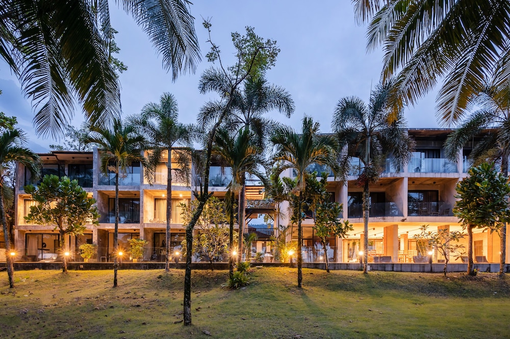 Kokotel Khao Lak Lighthouse 40/50
