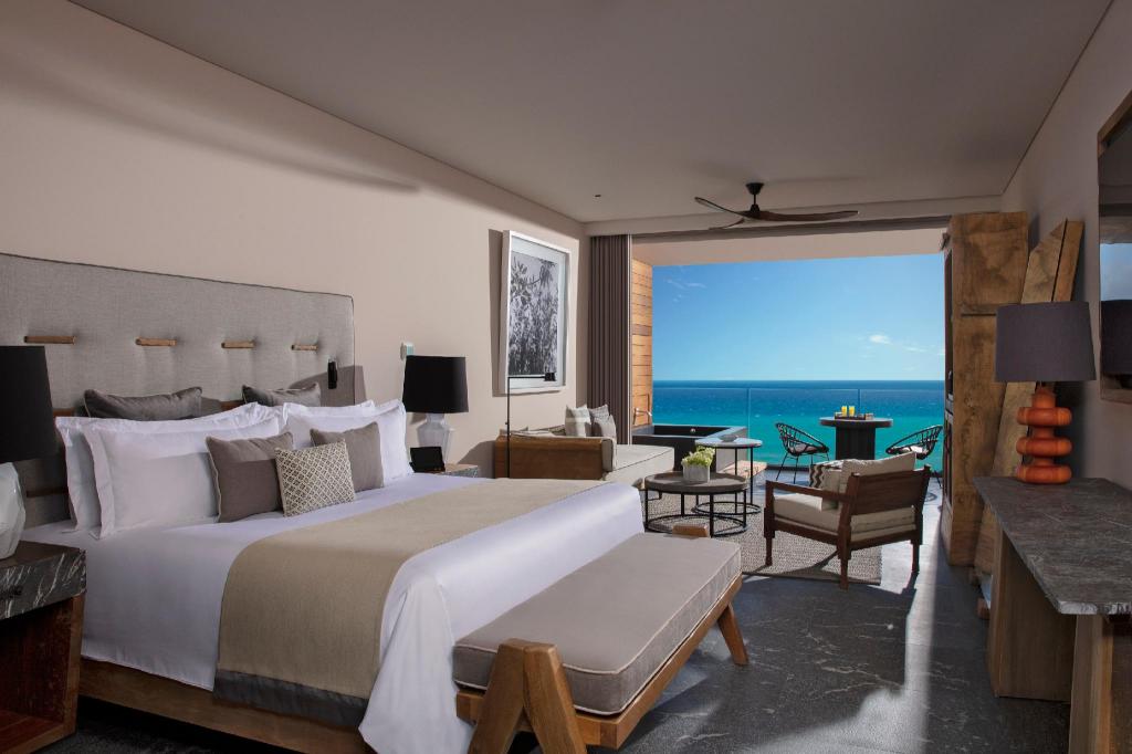 Preferred Club, King Bed, Ocean Front