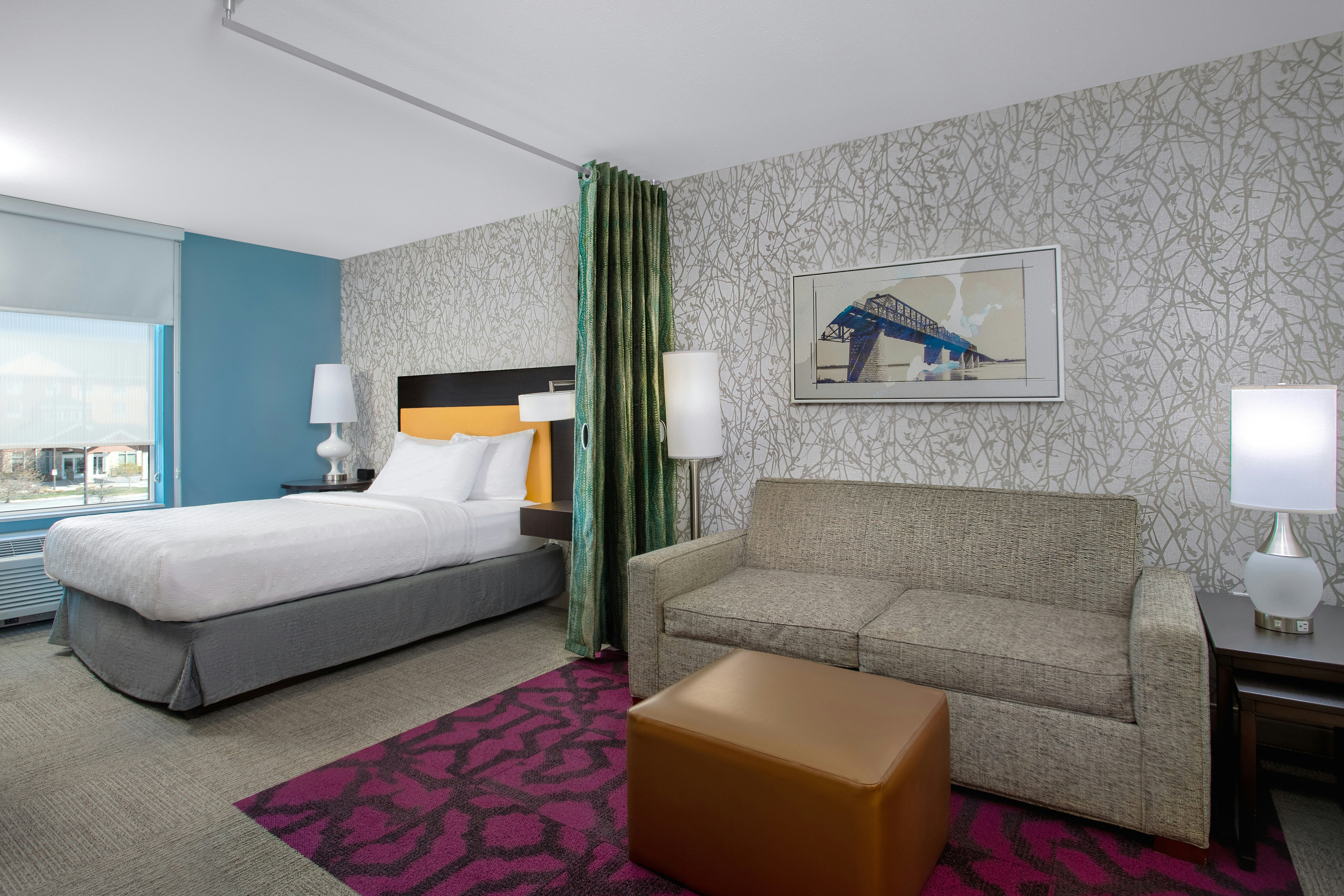 STUDIO, QUEEN BED