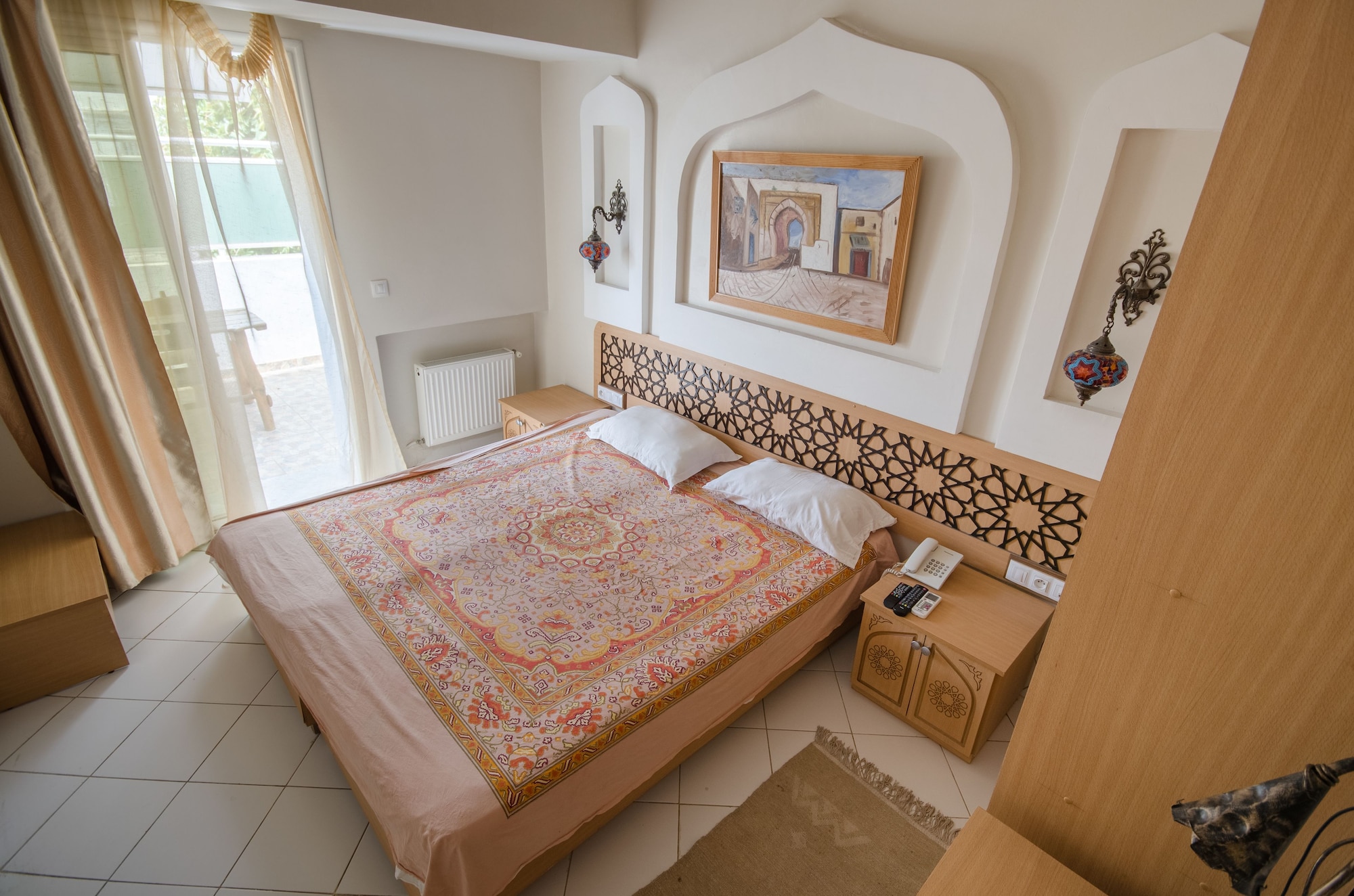 ROOM, SINGLE
