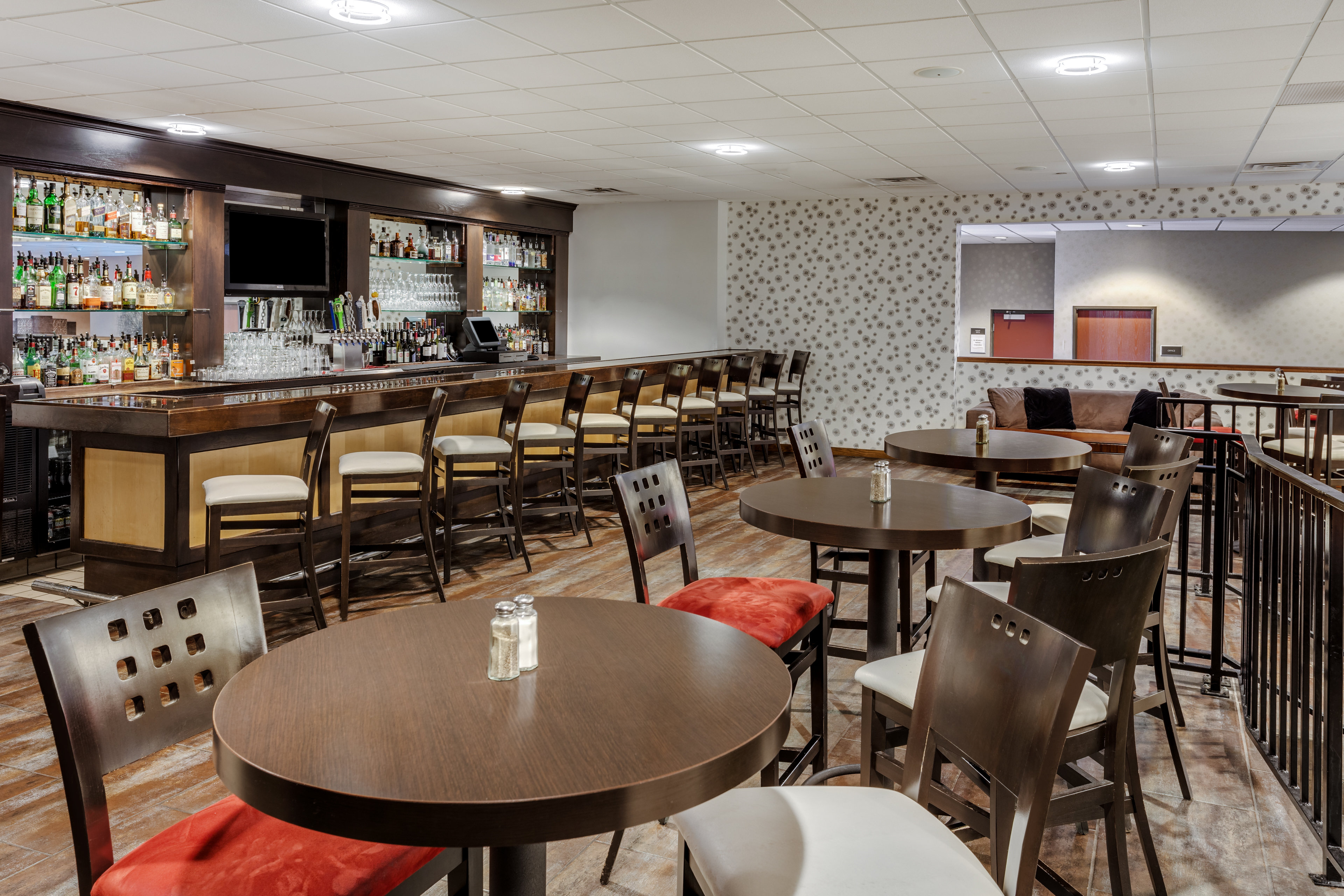 CROWNE PLAZA MILWAUKEE AIRPORT 45/81