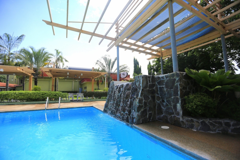 Subic Bay Peninsular Hotel 34/58