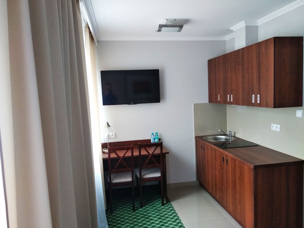 Hit Hotel 58/73