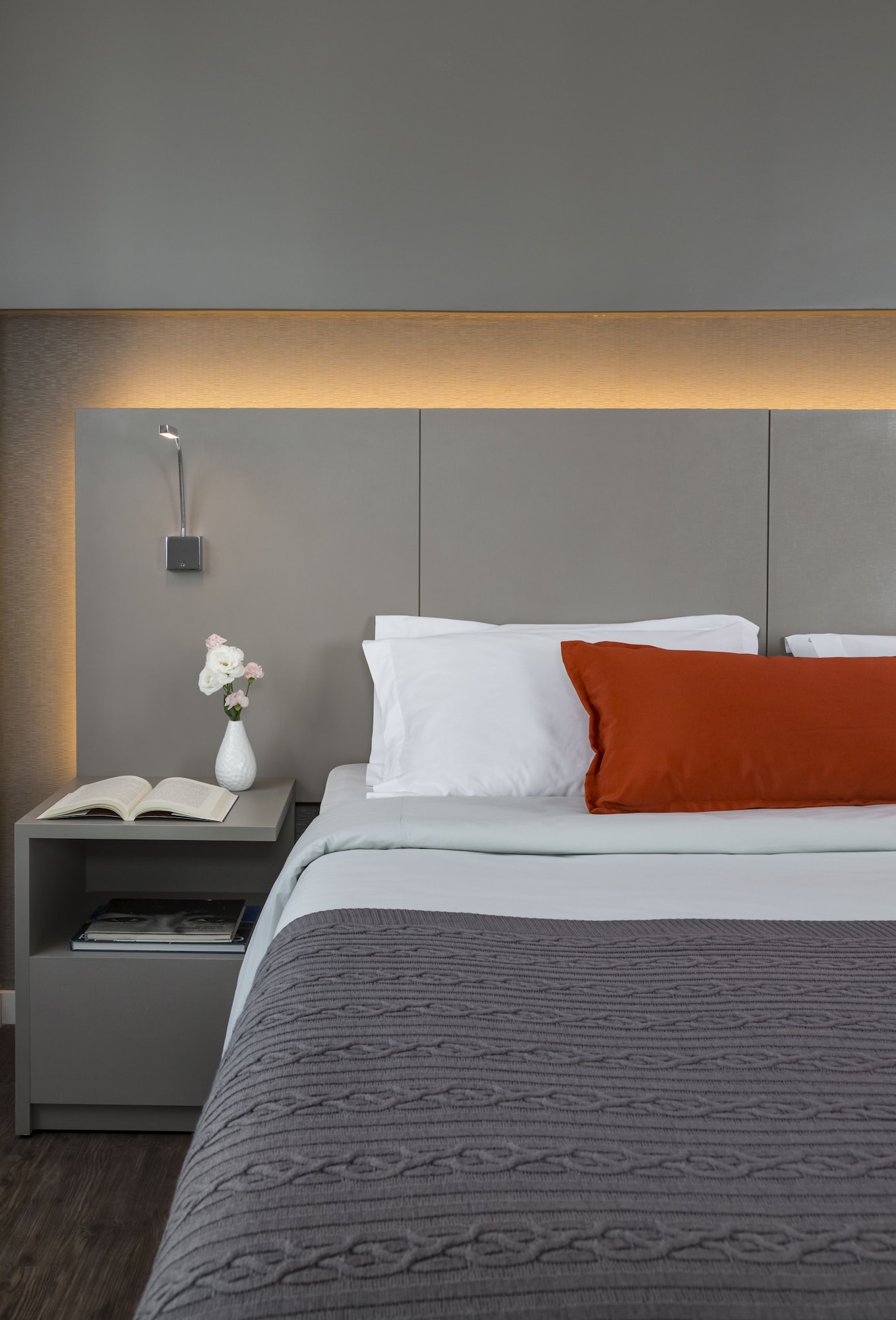 PREMIUM, QUEEN BED