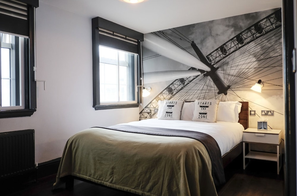 ROOM, DOUBLE BED