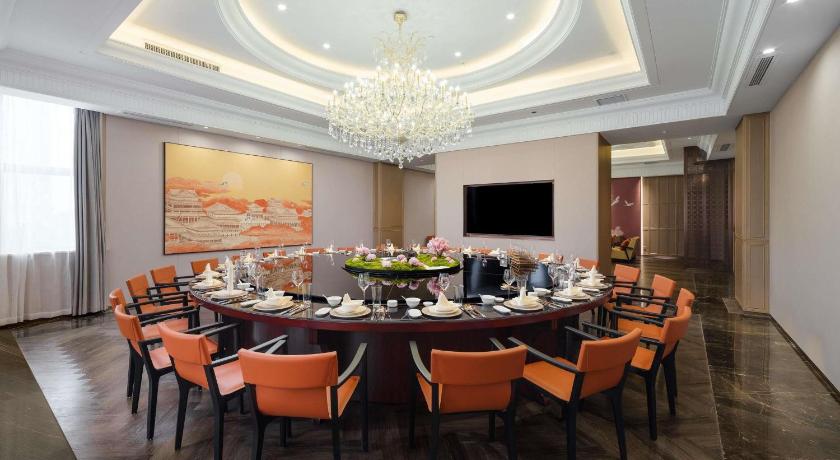 Grand Mercure Wuxi Huishan 62/76