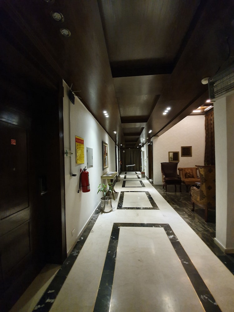 S Chalet Islamabad 7/60