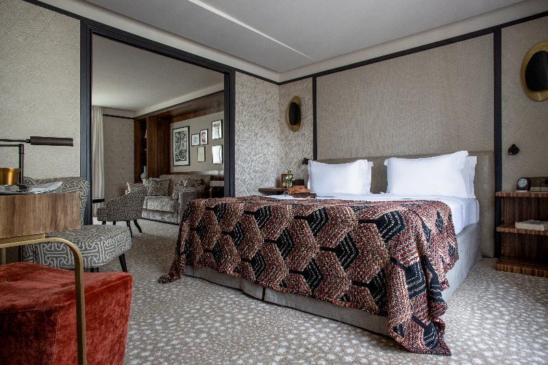 Club, Suite, Single Bed, 2 Bathrooms