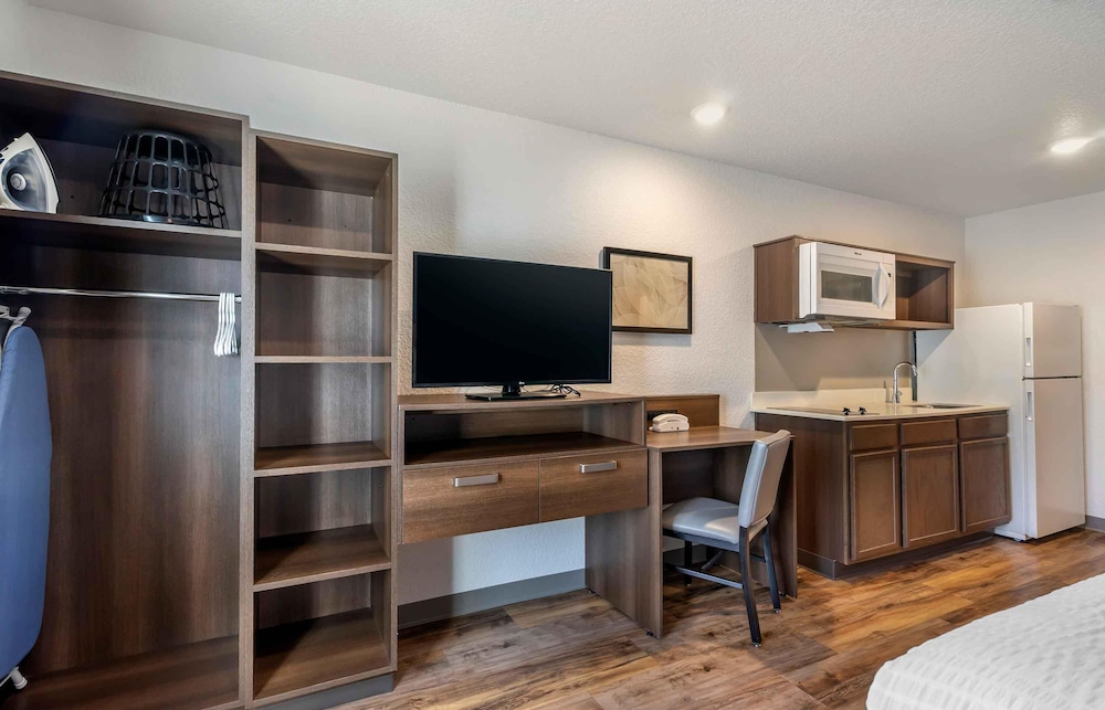Extended Stay America Select Suites Tampa Brandon East 44/57
