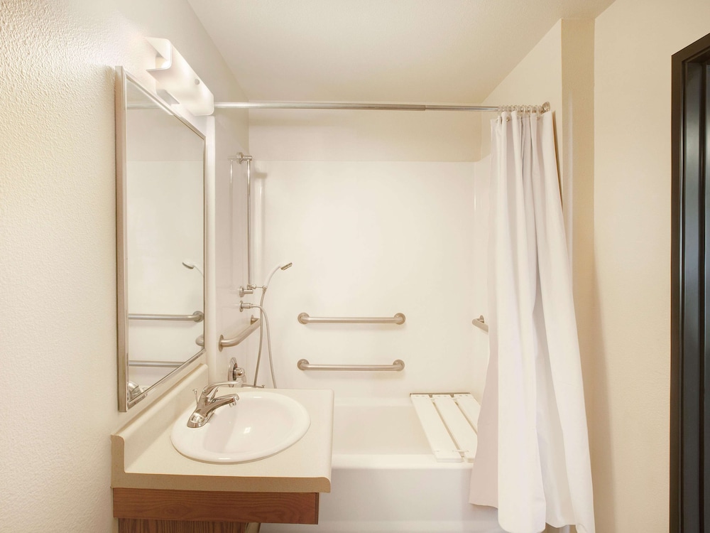 Studio 6 Extended Stay El Paso East TX 14/54