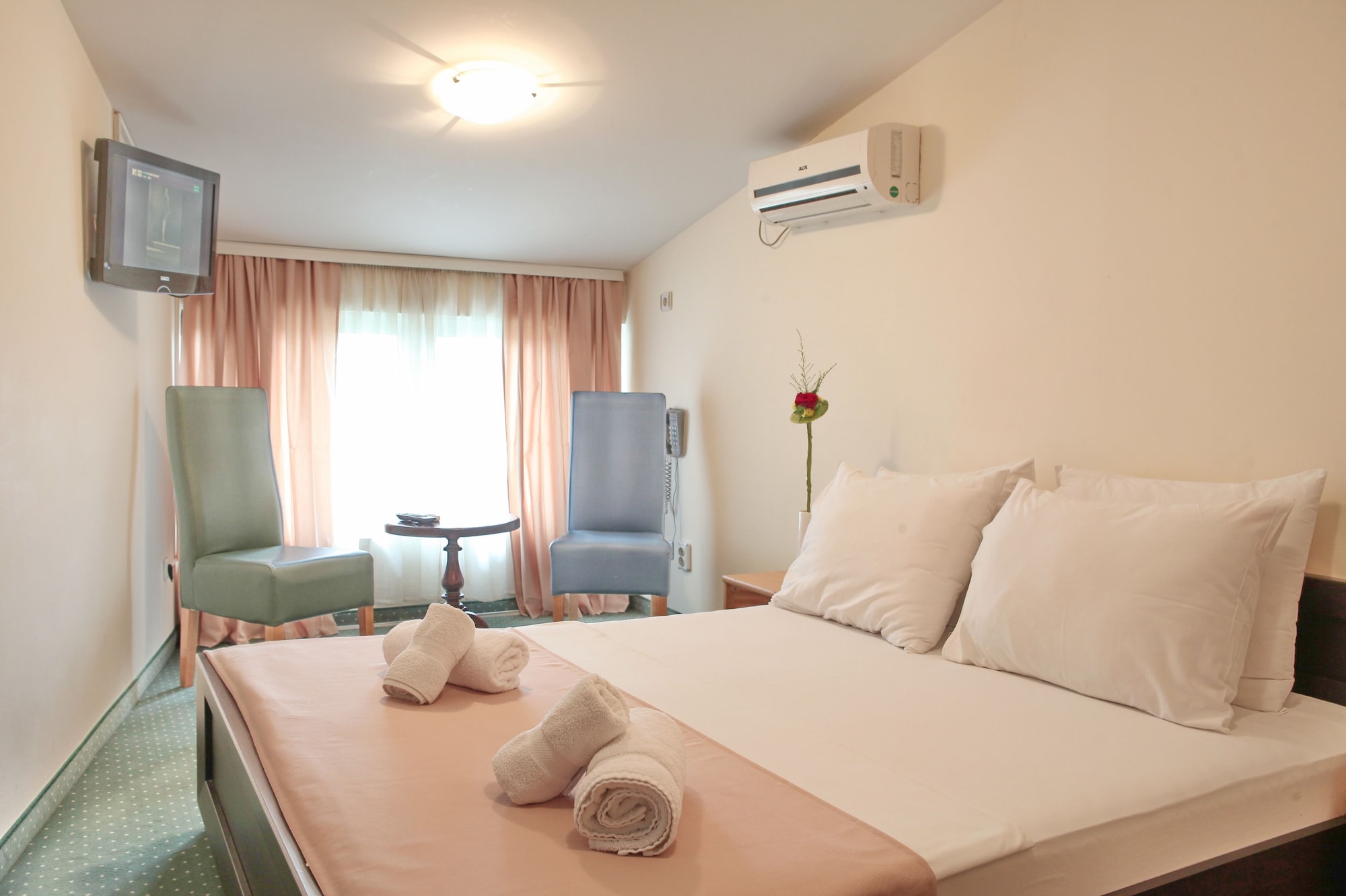 ECONOMY, DOUBLE BED