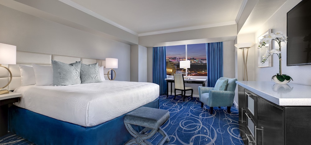 LUXURY, KING BED