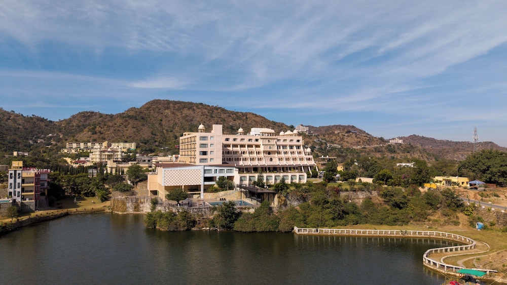 Via Lakhela Resort & Spa 46/50