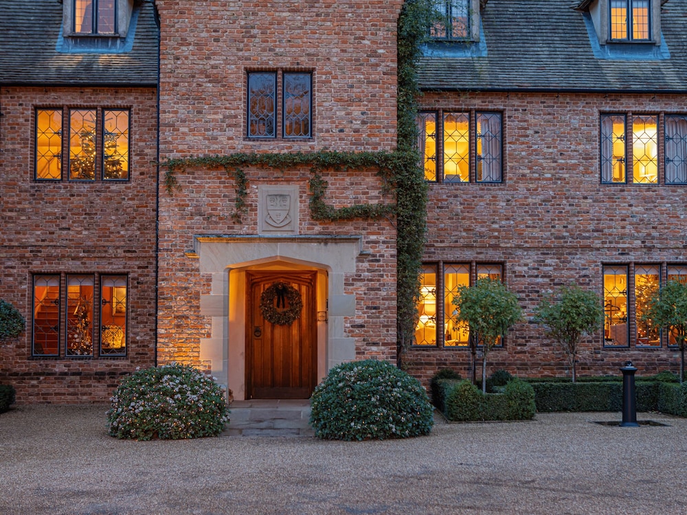 The Old Hall 1/50