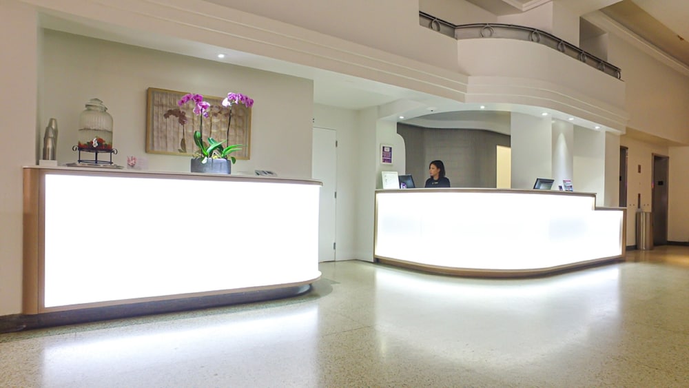 Marseilles Hotel 8/75