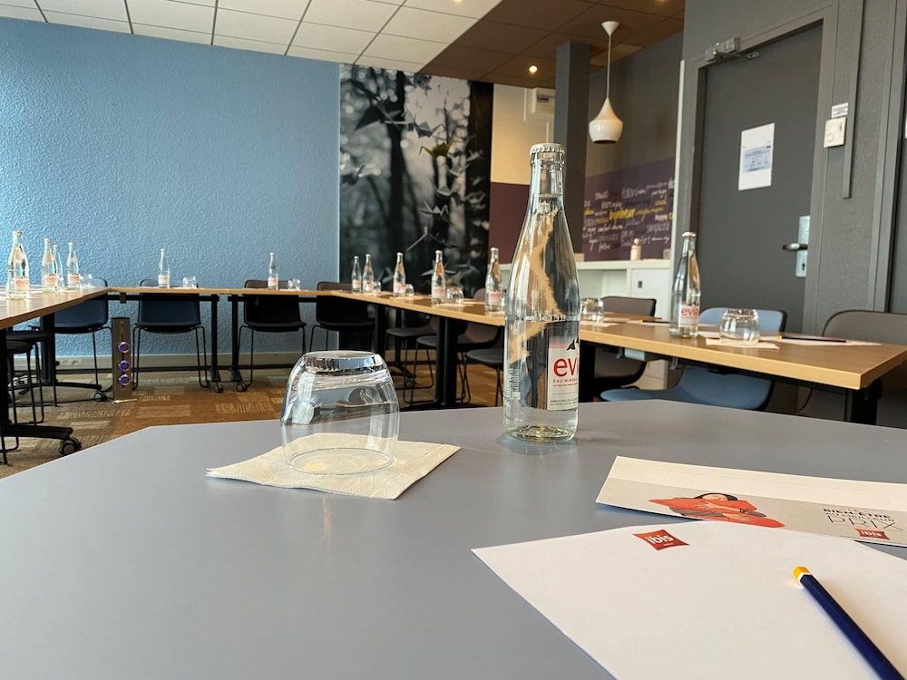 HOTEL IBIS Evry Courcouronnes 46/48