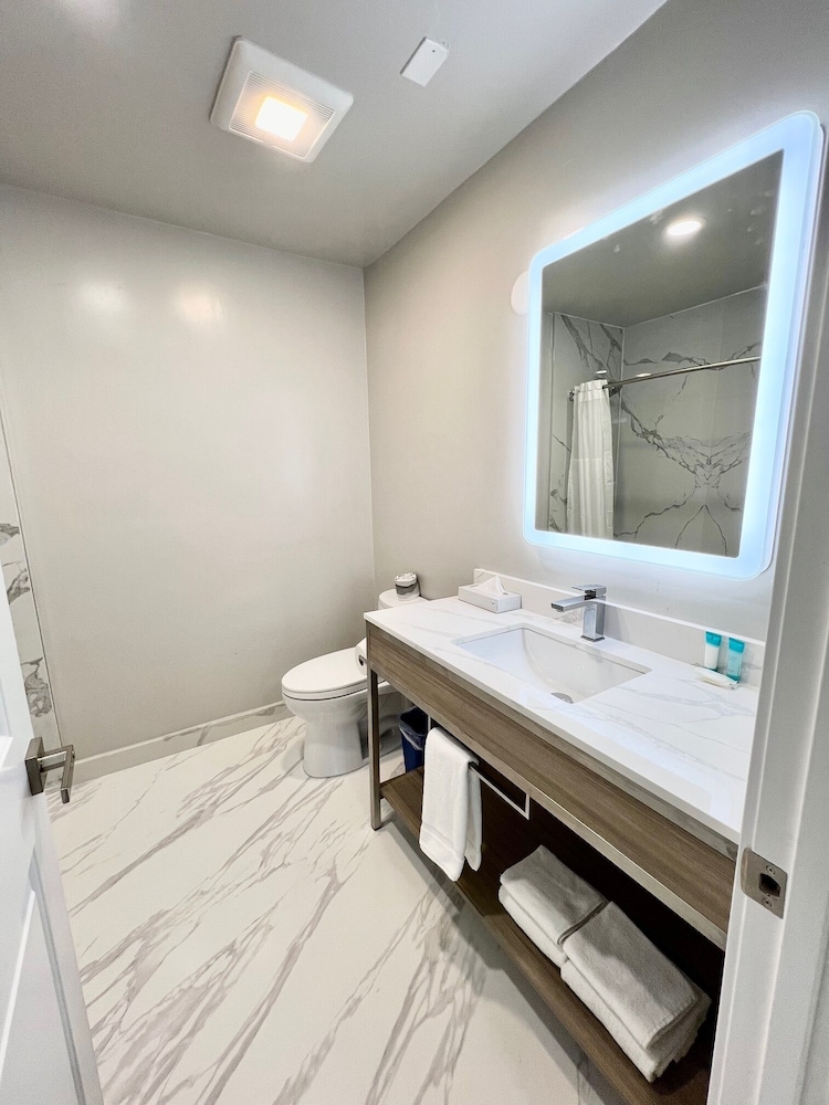 Nob Hill Motor Inn 39/40