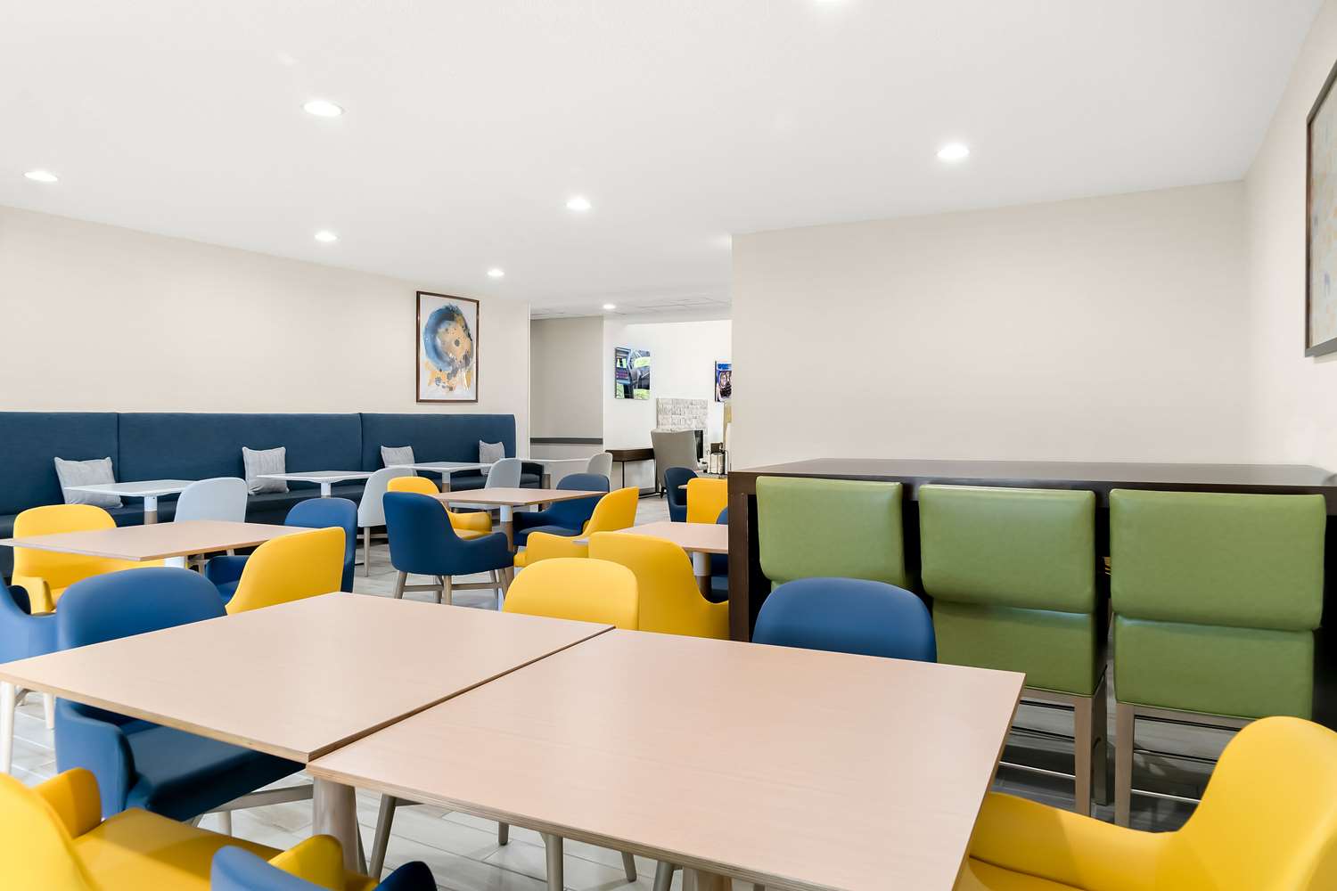 Holiday Inn Express & Suites Southfield - Detroit 11/11