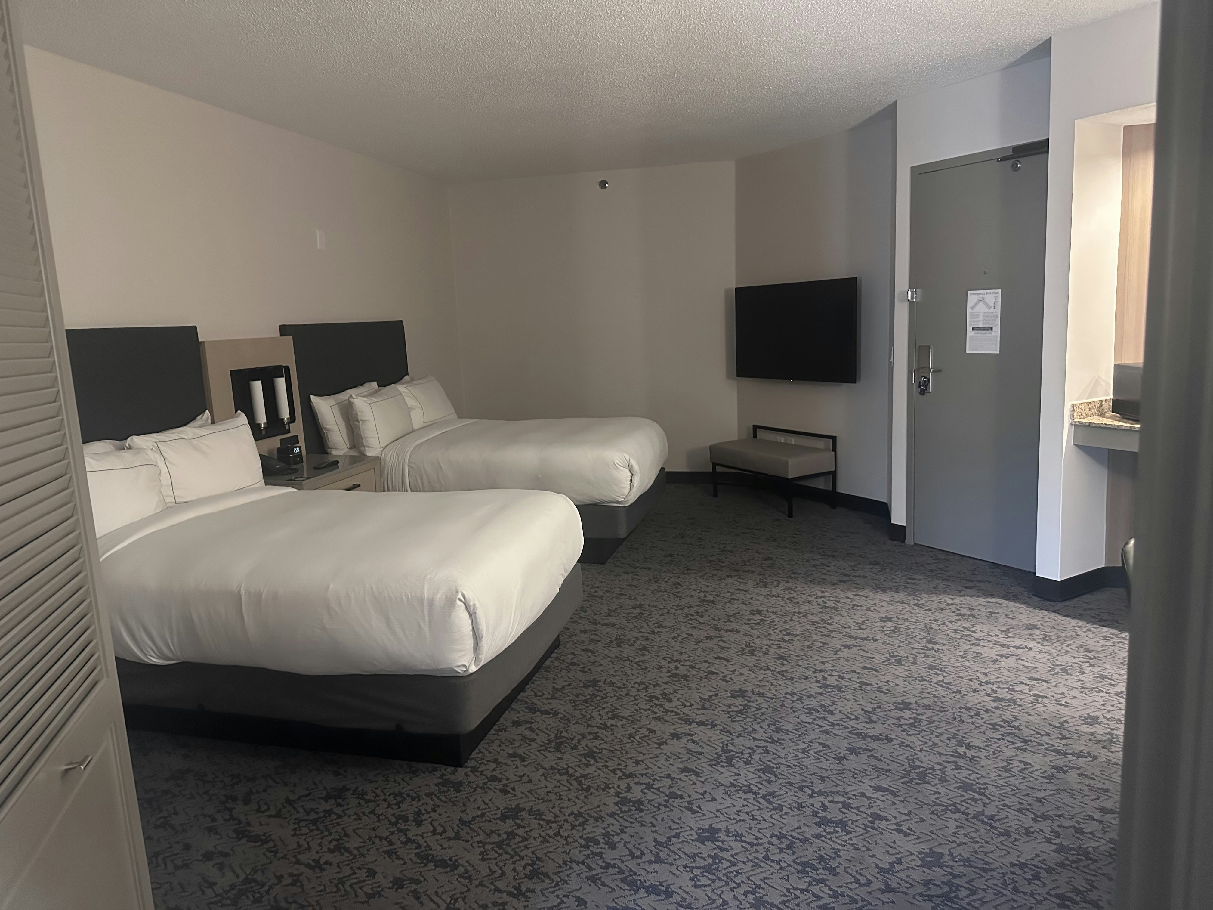 JUNIOR SUITE, DOUBLE BED, ACCESSIBLE