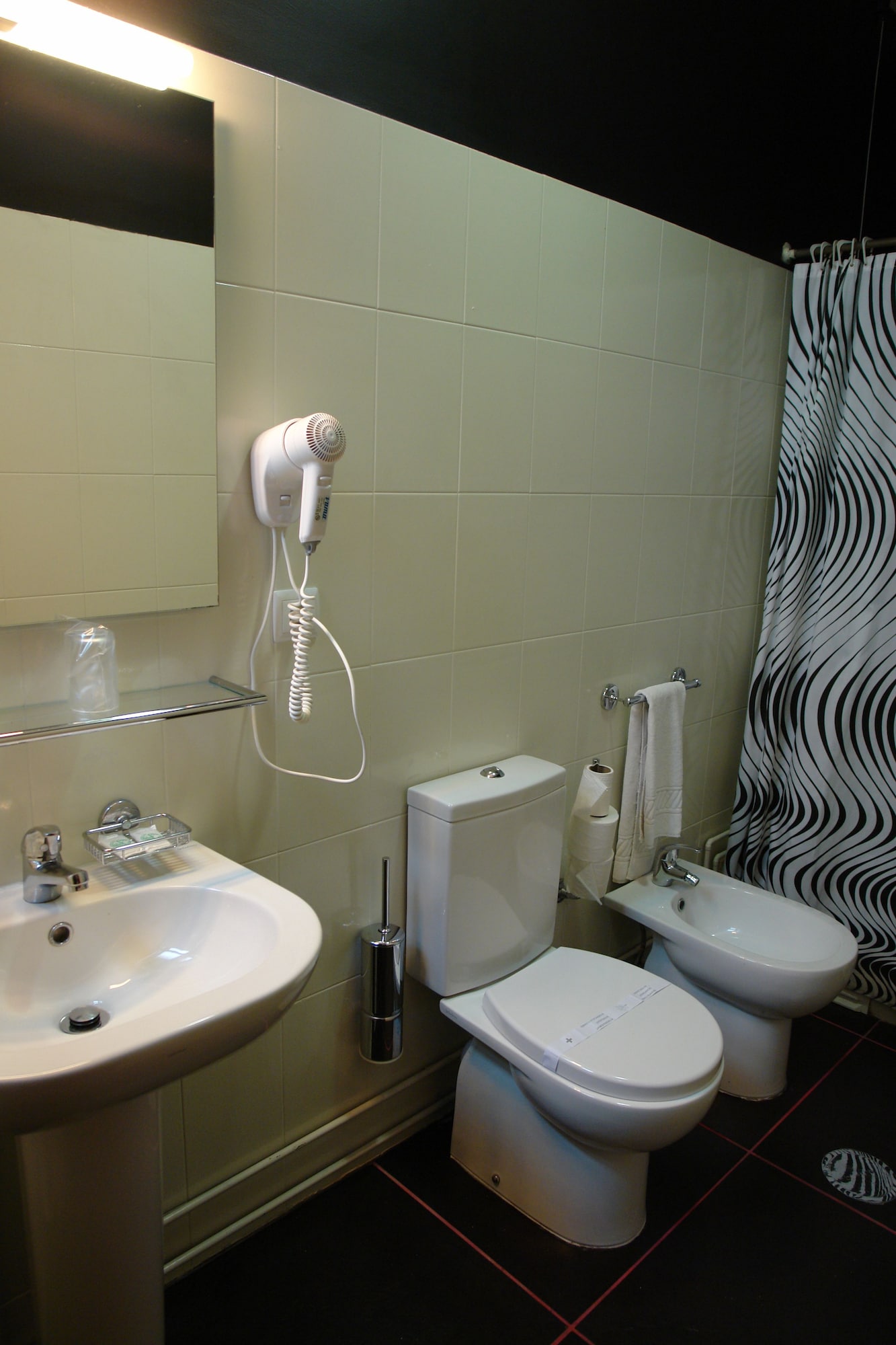 Room, Single, Single Bed, Universal Hotel 2/3