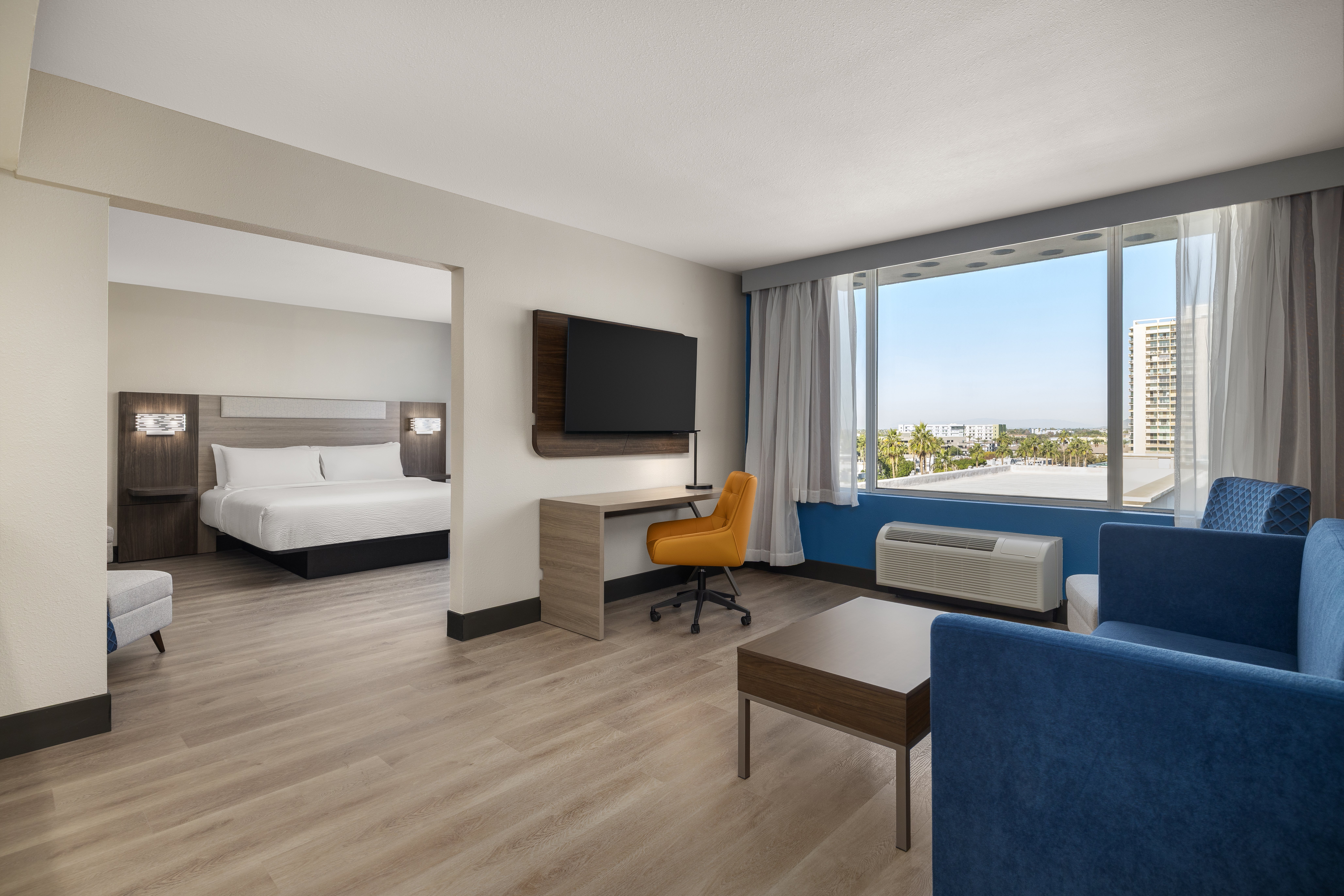 Holiday Inn Express & Suites Phoenix - Midtown 30/54
