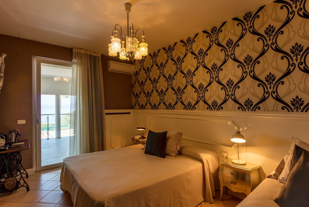 PANORAMIC, DOUBLE BED, LAKE VIEW, TERRACE