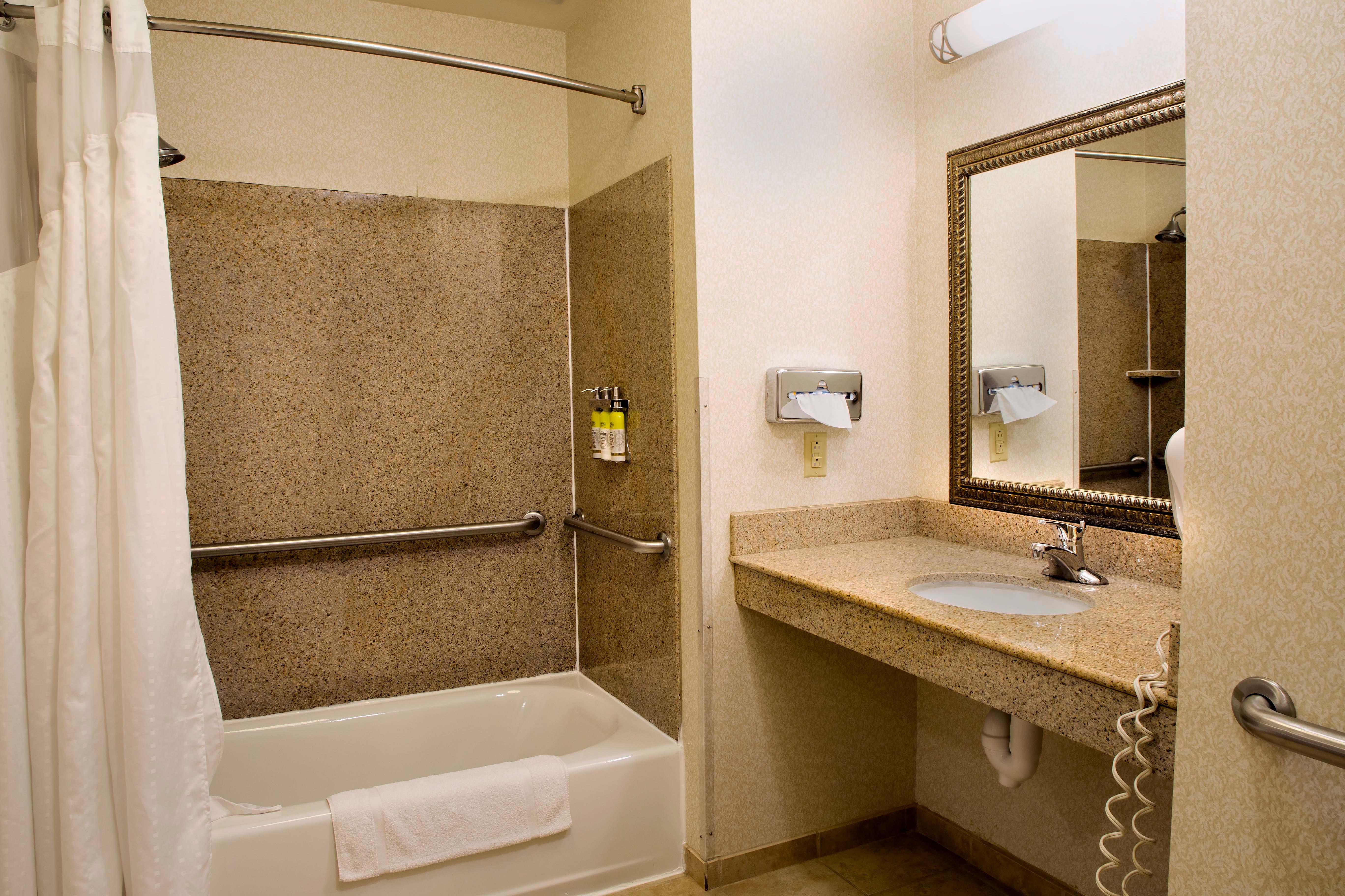 Holiday Inn Express Hotel And Suites Center Tx 75/76