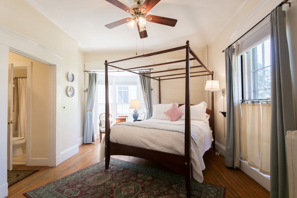 Marshall Slocum Inn 20/44