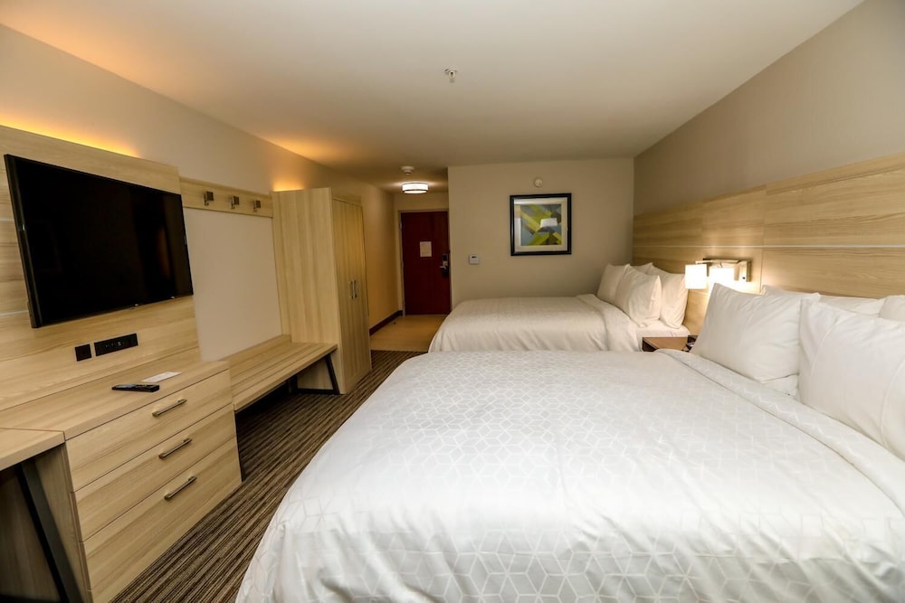 Holiday Inn Express Hillsboro I-35 23/69
